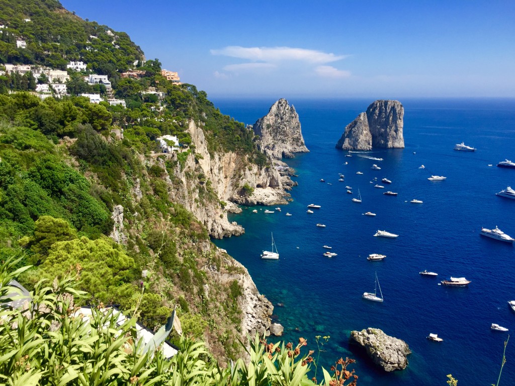 A Day on the Isle of Capri - TraveLynn Tales